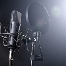 アンビエントワークスの声優・ナレーター音声録音・納品サービスで作品の印象を高めます。